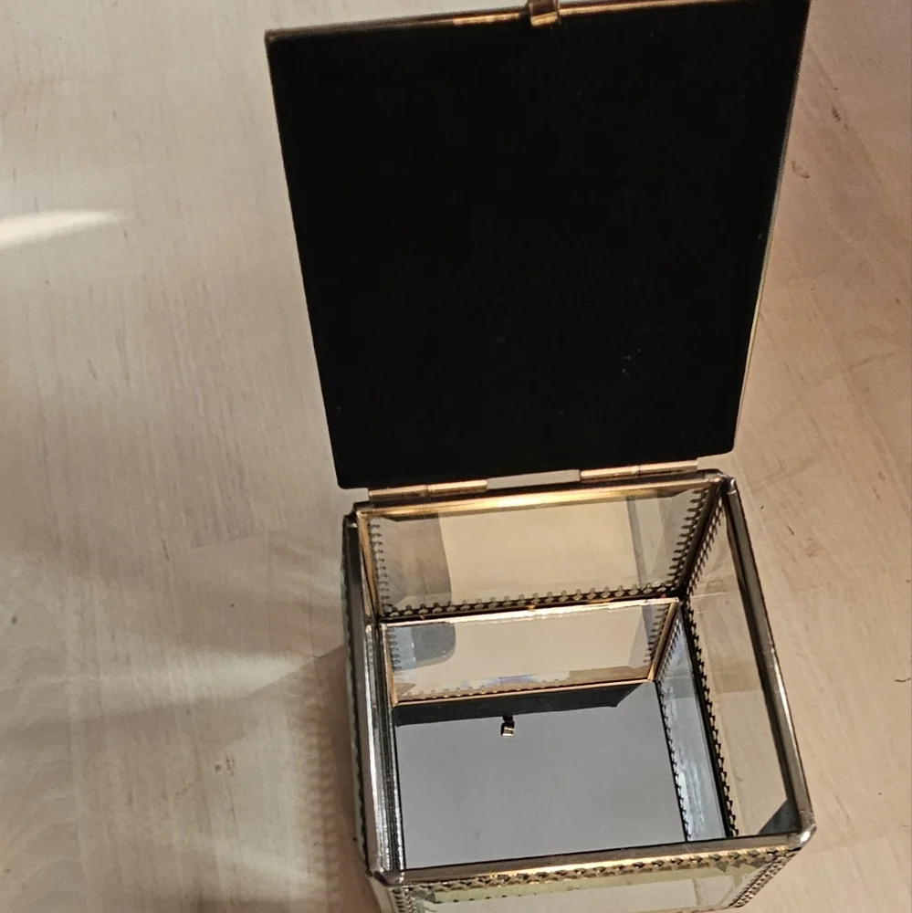 Gold Cat Design Glass Box - Picture 7 of 8
